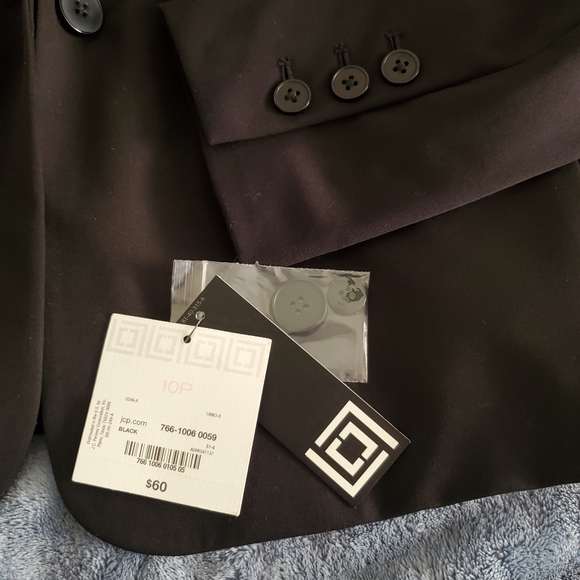 Liz Claiborne suit jacket / blazer, black, size 10p. - Picture 5 of 6